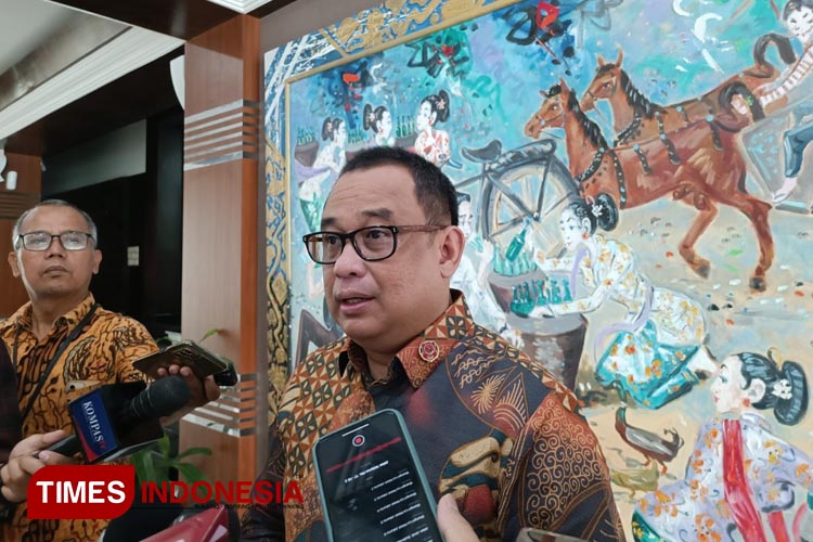 Koordinator Staf Khusus Presiden RI Ari Dwipayana saat ditemui di Gedung Kemensetneg. (FOTO: Farid Abdullah/ TIMES Indonesia)