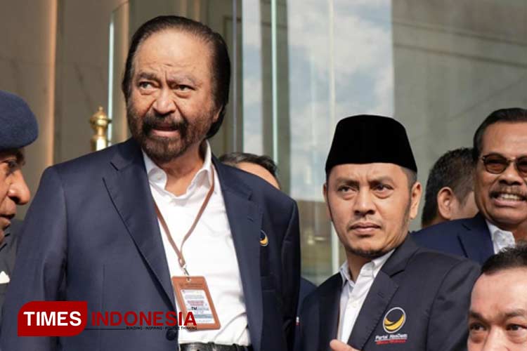 Ketua Umum Partai Nasdem Surya Paloh (kiri) dan Anggota DPR RI Fraksi Partai NasDem Willy Aditya (kanan) saat di Gedung NasDem Tower. (FOTO: Farid Abdullah/ TIMES Indonesia)
