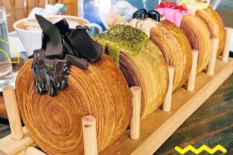 Cromboloni, kue pastry yang tengah viral di medsos. (FOTO: the honeycombers)