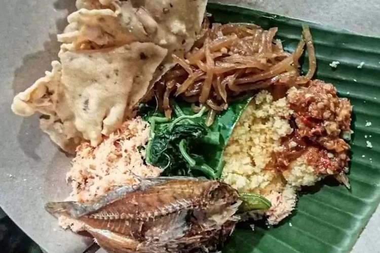 Nasi Ampok Totokan. (Instagram/@fooddrinkhomedecor)