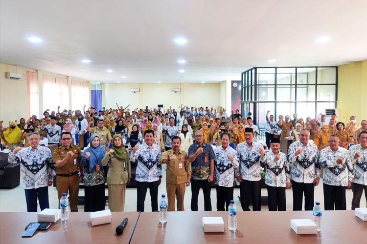 Tim BPJS Kesehatan Malang dalam kesempatan memberikan sosialisasi kewajiban iuran jaminan kesehatan sesuai Perpres 75/2019, kepada perwakilan guru di Kabupaten Malang, belum lama ini. (Foto: ISTIMEWA)