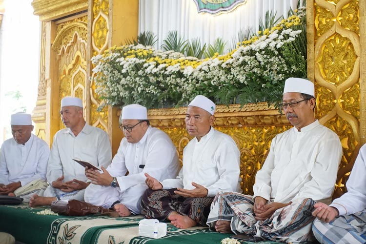 Haul Muassis ke-10 Civitas Unisla dan UKM Al-Khidmah yang digelar Civitas Unisla dan UKM Al-Khidmah. (FOTO: Unisla for TIMES Indonesia)