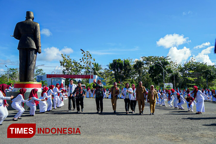 Kedatangan Tim Surveyor Akreditasi Rumah Sakit disambut meriah, Senin (11/12/2023). (Foto: Ailan Goraahe for TIMES Indonesia) 