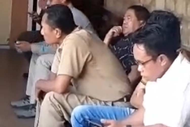 Tampak Kepala BSBK Bondowoso Munandar saat menghadiri pemeriksaan KPK di Jember (FOTO: Istimewa)
