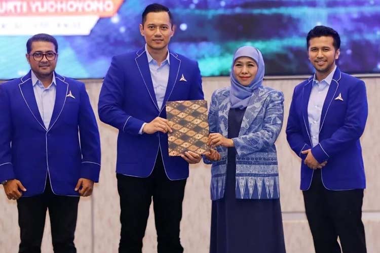 Demokrat Serahkan Rekom Kepada Khofifah-Emil Dardak Di Pilgub Jatim ...