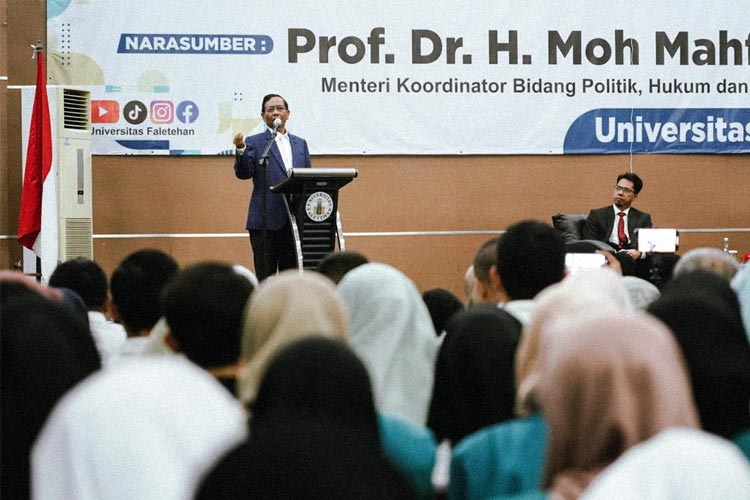 Menko Polhukam yang juga cawapres nomor urut 3 Mahfud MD di Universitas Faletehan, Cilegon, Serang, Banten. (FOTO: dok. Tim Mahfud MD) 