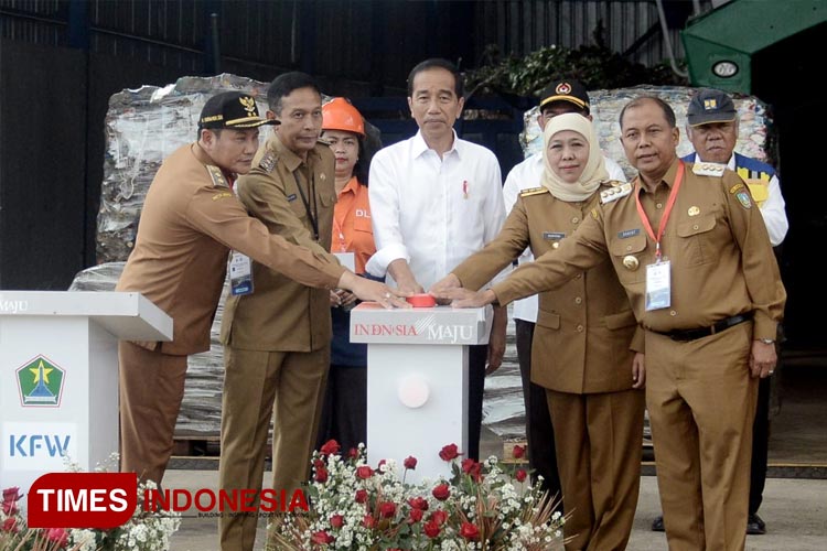 Presiden RI, Jokowi saat meresmikan Tiga TPA Sampah dari TPA Supiturang, Kota Malang. (Foto: Adhitya Hendra/TIMES Indonesia)