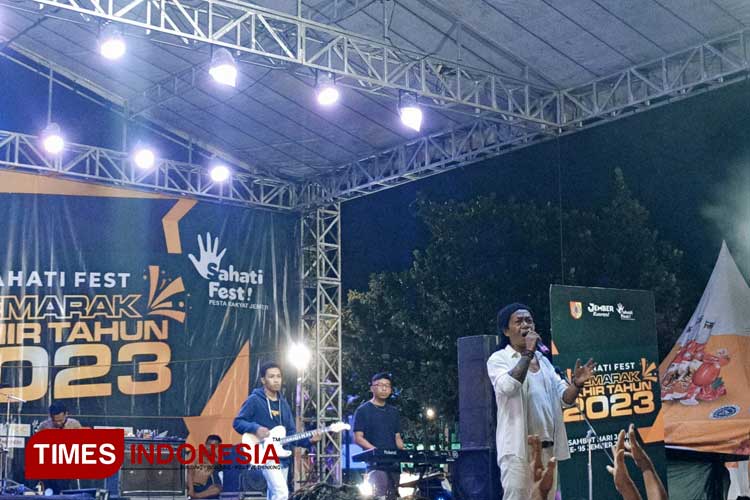 Cak Sodiq Tampil Ambyar Bareng Masyarakat Jember