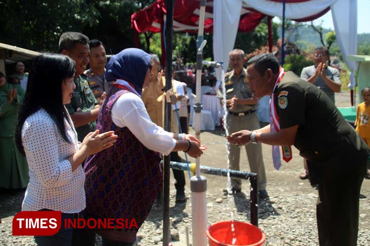 Desa Pasirmuncang Majalengka Nikmati Air Bersih dari Sumur Bor TNI AD