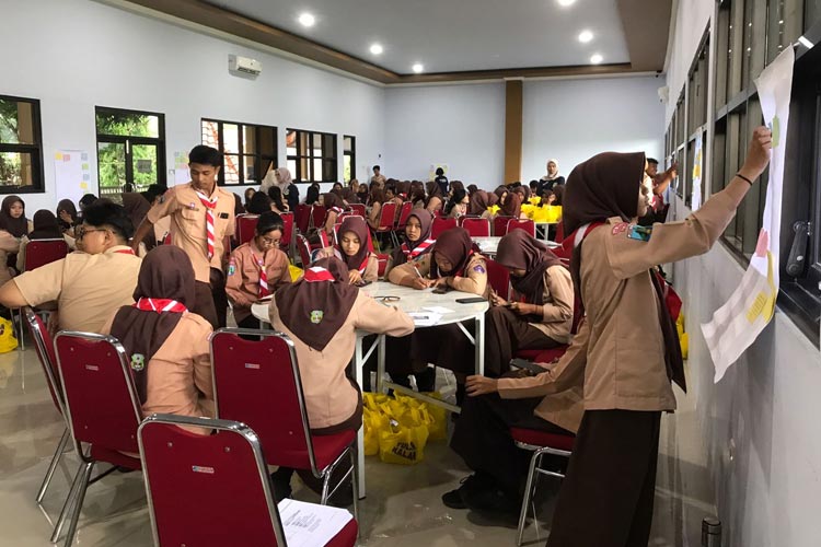 Mafindo Malang Raya menggelar program Tular Nalar Sekolah Kebangsaan di SMAN 1 Turen, Kabupaten Malang, pada Jumat (15/12/2023). (Foto: Mafindo Malang Raya)