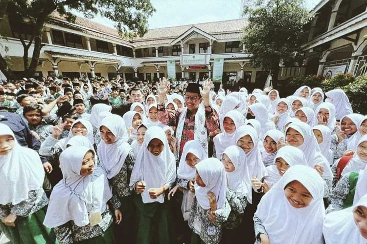 Mahfud MD saat napak tilas pondok pesantren yang pernah disinggahi Gus Dur. (FOTO: dok. Tim Mahfud MD)