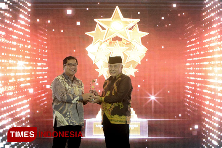 Anugerah-TIMES-Indonesia-HM-Sanusi.jpg
