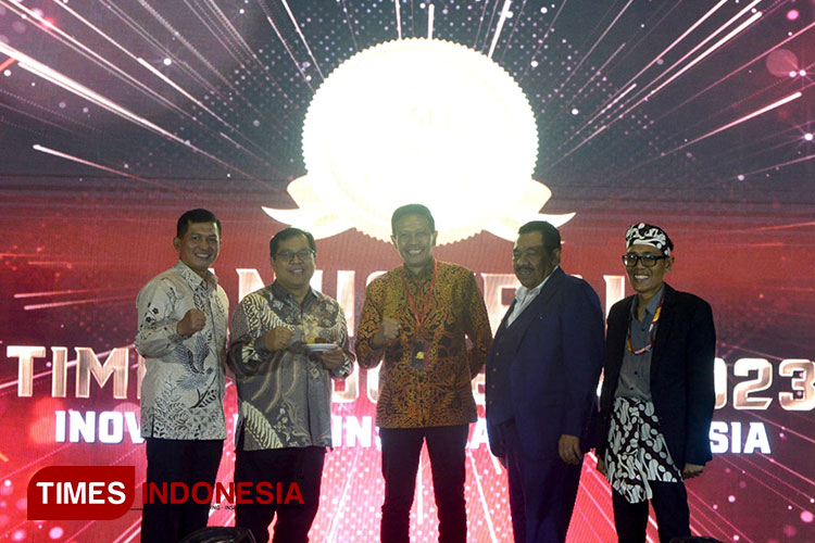 Anugerah-TIMES-Indonesia-Wahyu-Hidayat-2.jpg