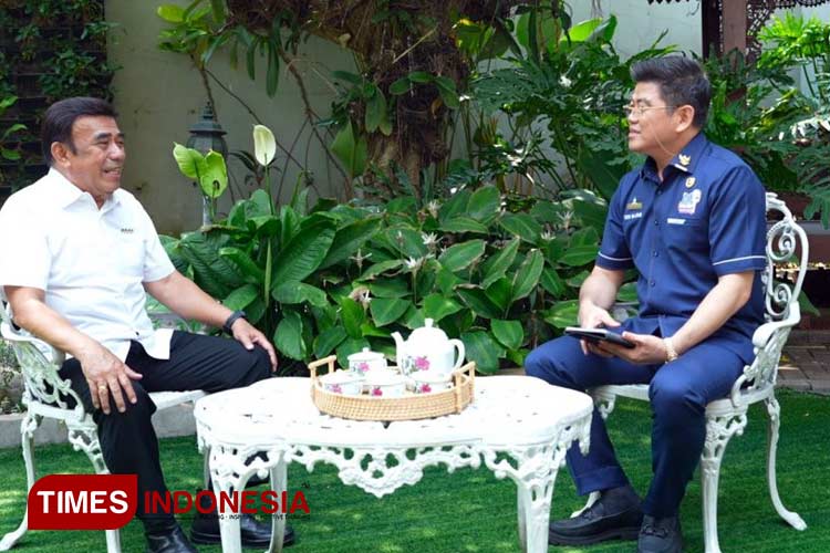 Eddy Wijaya bersama Eks Menteri Agama Fachrul Razi. (FOTO: dok. Eddy Wijaya for TIMES Indonesia)