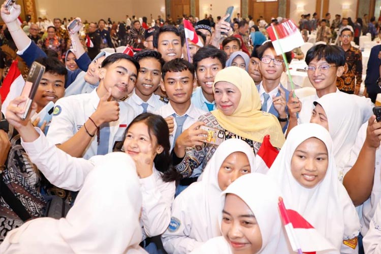 Gubernur Khofifah saat membuka Refleksi Pendidikan Jawa Timur 2023 di Shangri-La Hotel Surabaya, Selasa (19/12/2023).(Dok.Humas Pemprov Jatim)