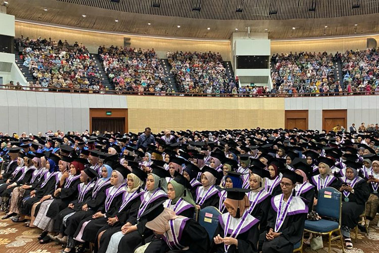Ribuan mahasiswa Uhamka hari ini wisuda di Jakarta Convention Center. (FOTO: dok Uhamka)