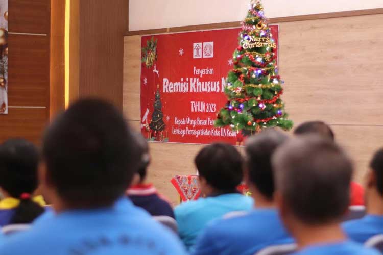 Perayaan Natal, 21 Warga Binaan Lapas Kediri Terima Remisi Khusus ...