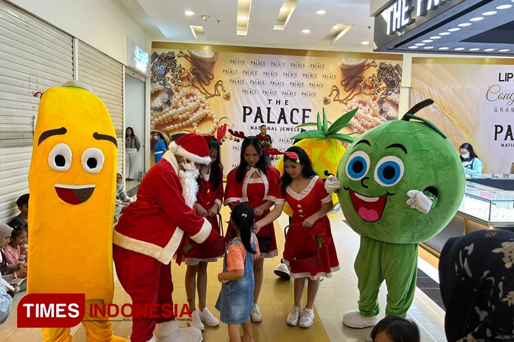 Event Matos Santa Parade yang digelar di Matos pada Senin (25/12/2023). (Foto: Matos for TIMES Indonesia)