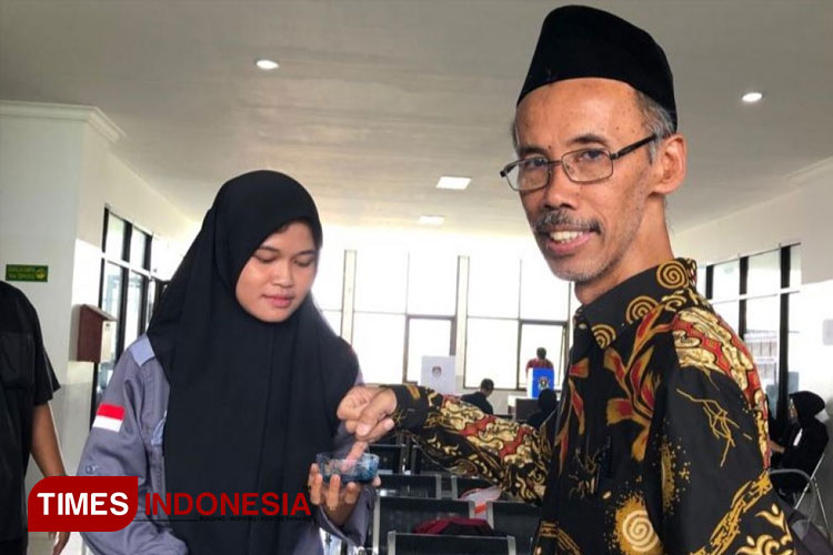 Dekan Fakultas Teknik Unisma Malang usai melakukan pemilihan Gubernur dan Wakil Gubernur BEM Fakultas Teknik. (FOTO: AJP TIMES Indonesia)