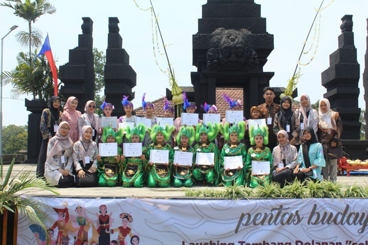 Pentas seni budaya dan launching Tembang Dolanan Sekawan Soca di panggung terbuka Desa Tulus Besar. (FOTO: AJP TIMES Indonesia)