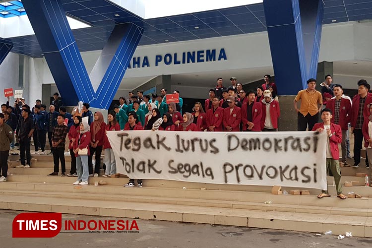 Deklarasi Pemilu damai tanpa provokasi yang dilakukan oleh mahasiswa Malang Raya di Polinema, Rabu (27/12/2023). (FOTO: Achmad Fikyansyah/TIMES Indonesia) 