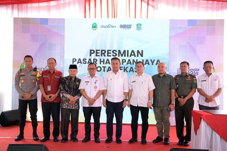 Pj Gubernur Jawa Barat Bey Machmudin Meresmikan Pasar Harapan Jaya Kota Bekasi Tahap II di Kota Bekasi, Rabu (27/12/2023). (Foto: Dok. Biro Adpim Jabar)