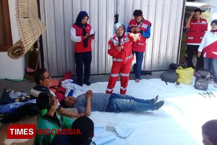 : 15 pengemudi ojek online dapat pembekalan pertolongan pertama dari PMI Cilacap. (FOTO: Dok PMI Cilacap for TIMES Indonesia) 