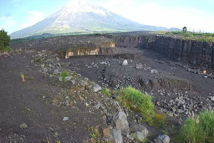 Gunung Semeru kembali keluarkan APG, peringatan dini untuk jadi kesiapsiagaan masyarakat sekitar Curah Kobokan. (Foto : Pos Pengamatan Gunung api Gunung Semeru For TIMES Indonesia)