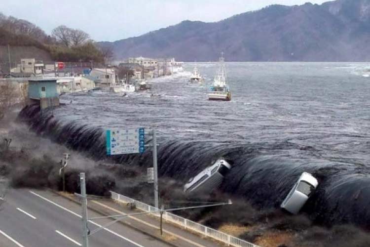 Ilustrasi. Gelombang tsunami. (Foto: bpbd)