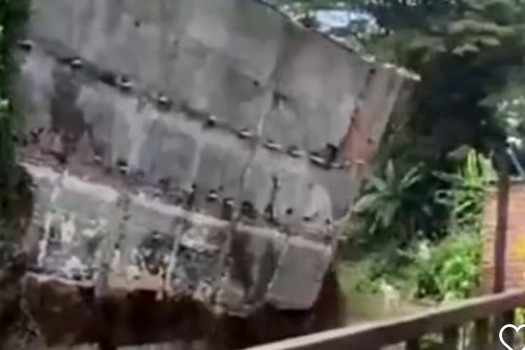 Tembok Besar di Kota Malang Runtuh, Timpa Rumah Warga - TIMES Indonesia