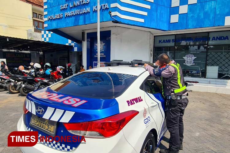 Ikuti Instruksi Kapolri, Lampu Strobo Mobil Patwal di Pasuruan Tak Lagi Menyilaukan