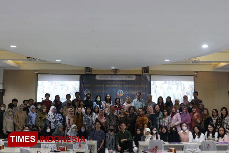 Fakultas Kedokteran Universitas Surabaya (Ubaya) bersama Universitas Gadjah Mada (UGM) mengadakan Seminar Bioetika. (FOTO: AJP TIMES Indonesia)