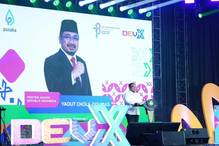 Menag RI Yaqut Cholil Qoumas saat membuka Devotion Experience (Dev-X), sebuah kegiatan yang dihelat di Hall B Jakarta Convention Center (JCC). (FOTO: Kemenag for TIMES Indonesia) 