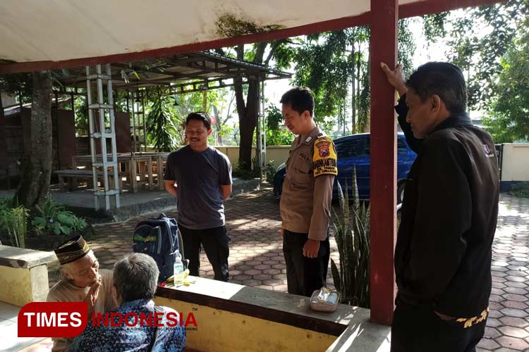 Kakek Bangun Gubuk Plastik di Hutan Pinus Bondowoso, Sudah Ditangani Pihak Berwenang