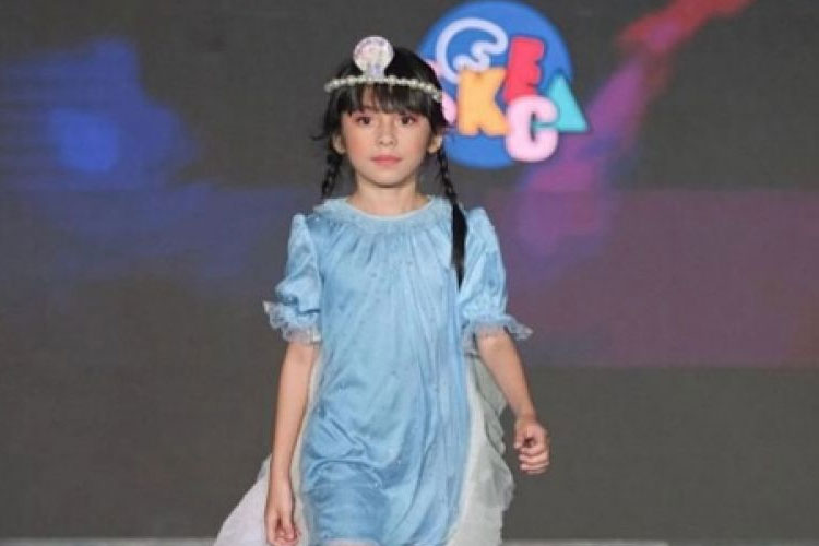 Nicole ketika tampil di event fashion show JKFF 2023.(Foto Dok Nicole for Times Indonesia)