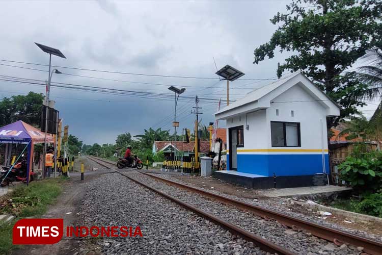 Salah satu Pos Perlintasan KA baru di Jl Flamboyan, Kelurahan Pilang, Kota Probolinggo. (Foto: Rizky Putra Dinasti/TIMES Indonesia) 