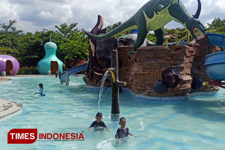 Objek Wisata Jembar Waterpark Kabupaten Majalengka. (FOTO: Jaja Sumarja/TIMES Indonesia)