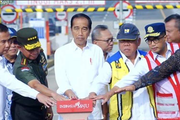 Presiden RI Jokowi saat meresmikan Jalan Tol Pamulang-Cinere-Raya Bogor pada Senin (8/1/2024).(FOTO: Biro Komunikasi Publik Kementerian PUPR RI)