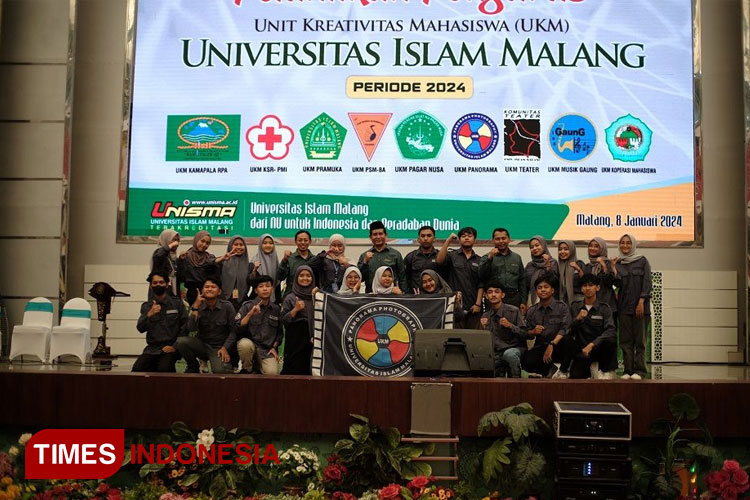 Foto bersama usai pelantikan Pengurus UKM Panorama Photography Unisma Malang Masa Bakti 2024. (FOTO: AJP TIMES Indonesia)