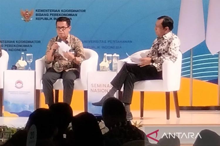 Direktur Jenderal Sumber Daya Air Kementerian PUPR RI Bob Arthur Lombogia (kiri) mewakili Menteri PUPR RI Basuki Hadimuljono dalam seminar nasional di Jakarta, Rabu (10/1/2024). (FOTO: ANTARA/Aji Cakti)