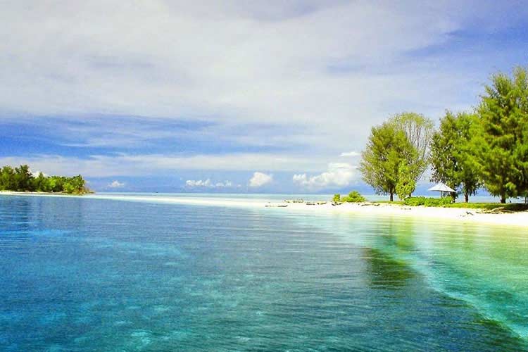 Exploring the Enchanting Beauty of Dodola Island in Morotai