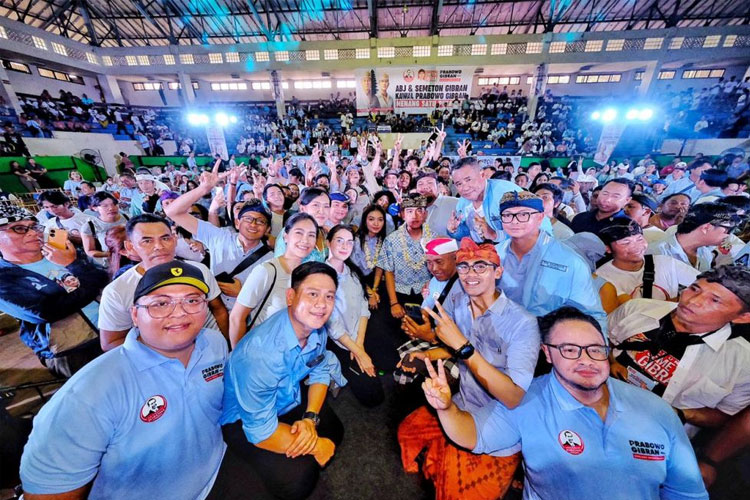Cawapres Gibran Rakabuming Raka menghadiri deklarasi Semeton Gibran dan Arus Bawah Jokowi Bali. (FOTO: ist)