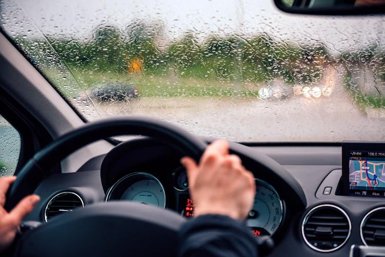 12 Tips to Drive Safely Under the Rain for Beginners