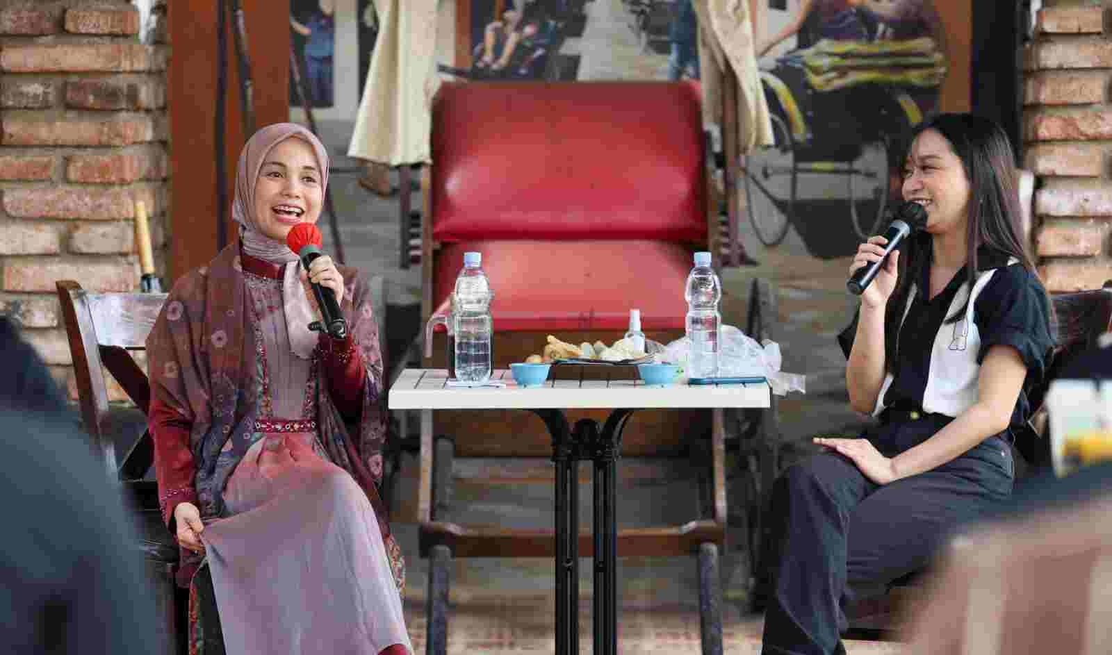 Siti Atikoh Ganjar saat berbagi cerita dengan anak-anak muda Palembang, Kamis (11/1/2024) siang