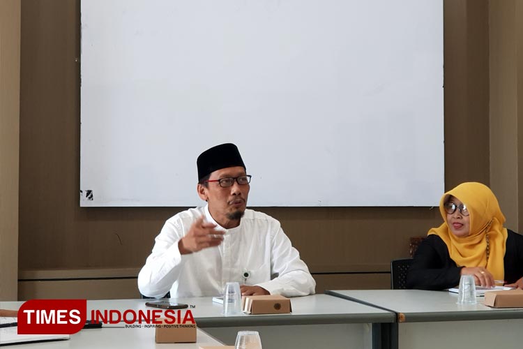 Rektor UWG Malang, Dr. Anwar Cengkeng, S.H., M.Hum dalam acara silaturahmi dengan media, Jumat (12/1/2024). (FOTO: Achmad Fikyansyah/TIMES Indonesia) 