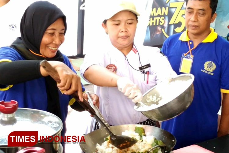 Warga Binaan Lapas Kediri Antusias Belajar Masak Nasi Goreng Ala Hotel