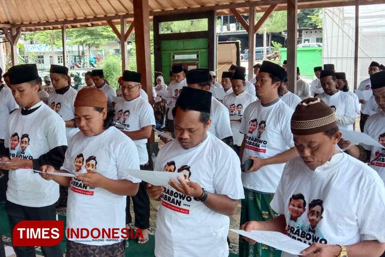 Guru Ngaji Nadhliyin se-DIY mendeklarasikan dukungan terhadap Pasangan Prabowo-Gibran. (FOTO: Soni H/TIMES Indonesia)