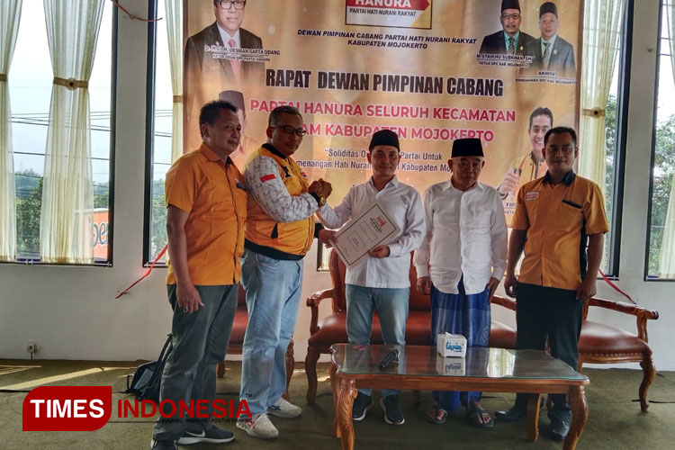 Muhammad Al Barra pada saat diusung oleh Hanura sebagai Calon Bupati Mojokerto. (Dok. Hanura for TIMES Indonesia)