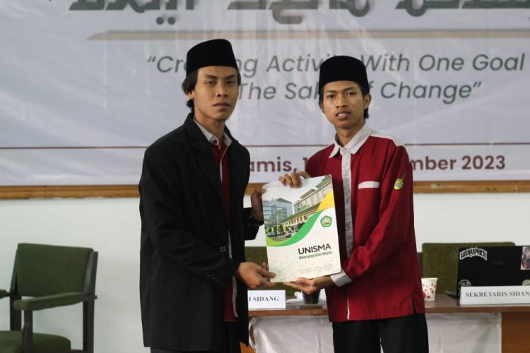 Serah terima jabatan kepada Ketua Umum Terpilih UKM Seni Islami Unisma Malang periode 2024. 