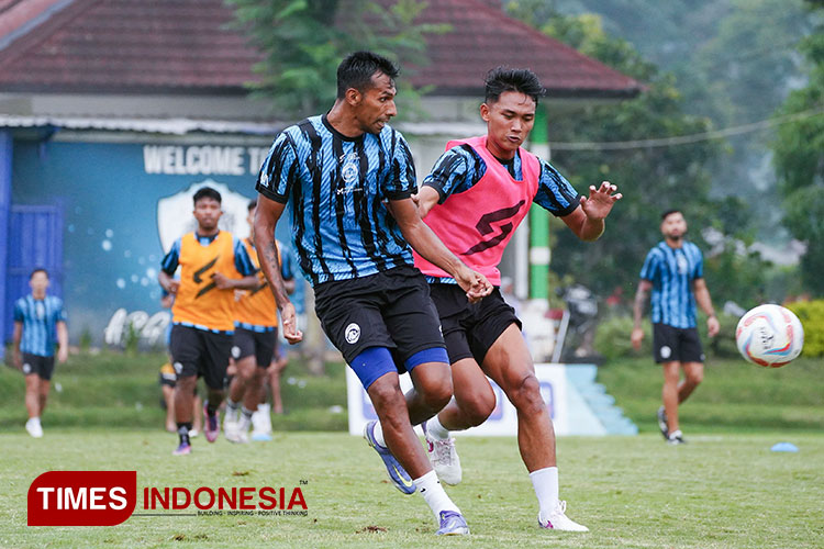 Arema FC saat menggelar latihan. (Foto: Arema FC/TIMES Indonesia)